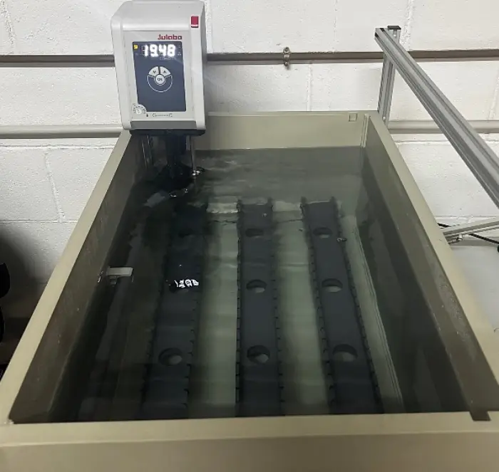 Tanc d’ immersió per a resistència a líquids (Lab metal·logràfic) Tanc d’ immersió per a resistència a líquids (Lab metal·logràfic)